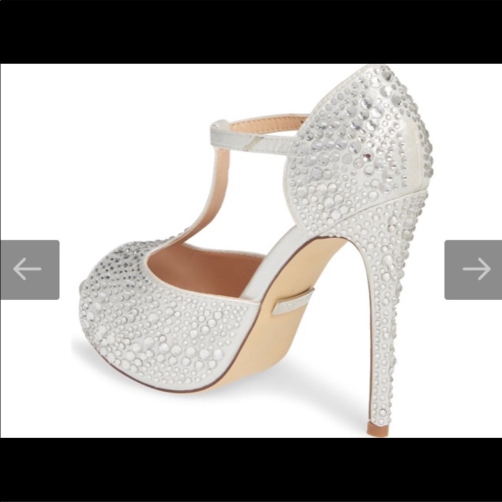 Just in time for PROM or WEDDINGS
Silver Sparkle Platform Heel - Picture 5 of 8